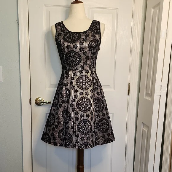 ENFOCUS STUDIO DRESS - Picture 1 of 9